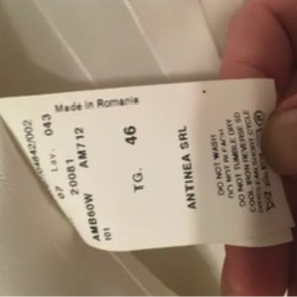 Armani Jacket from Holt Renfrew, never worn, price tag still on. - Picture 6 of 8